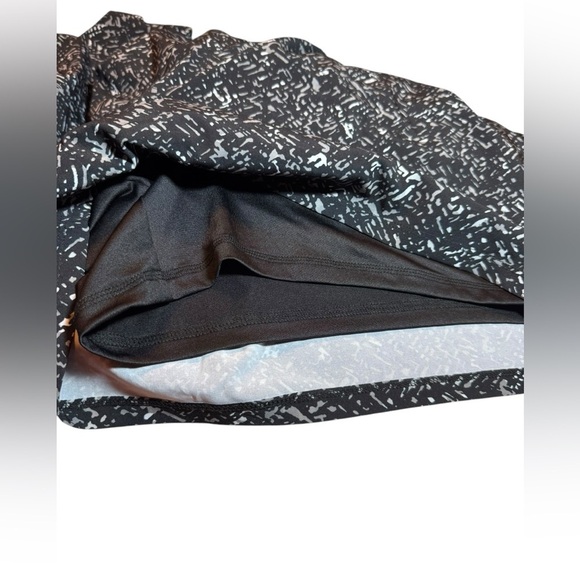 Livi Active Double Layer Active Shorts 22/24 - Picture 6 of 10